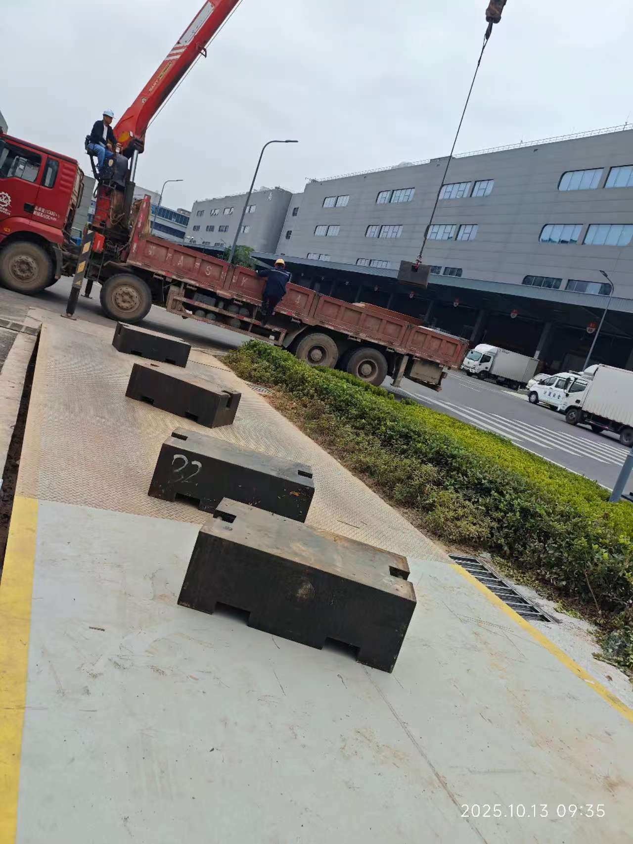 14747107f1c3c5259872453b84b03328.jpg 精准计量赋能智造——上海实润完成海康威视汽车磅秤专项调试