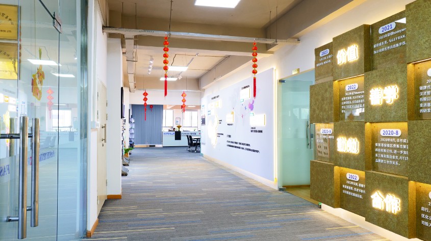 會議室2.jpg 會議室2.jpg