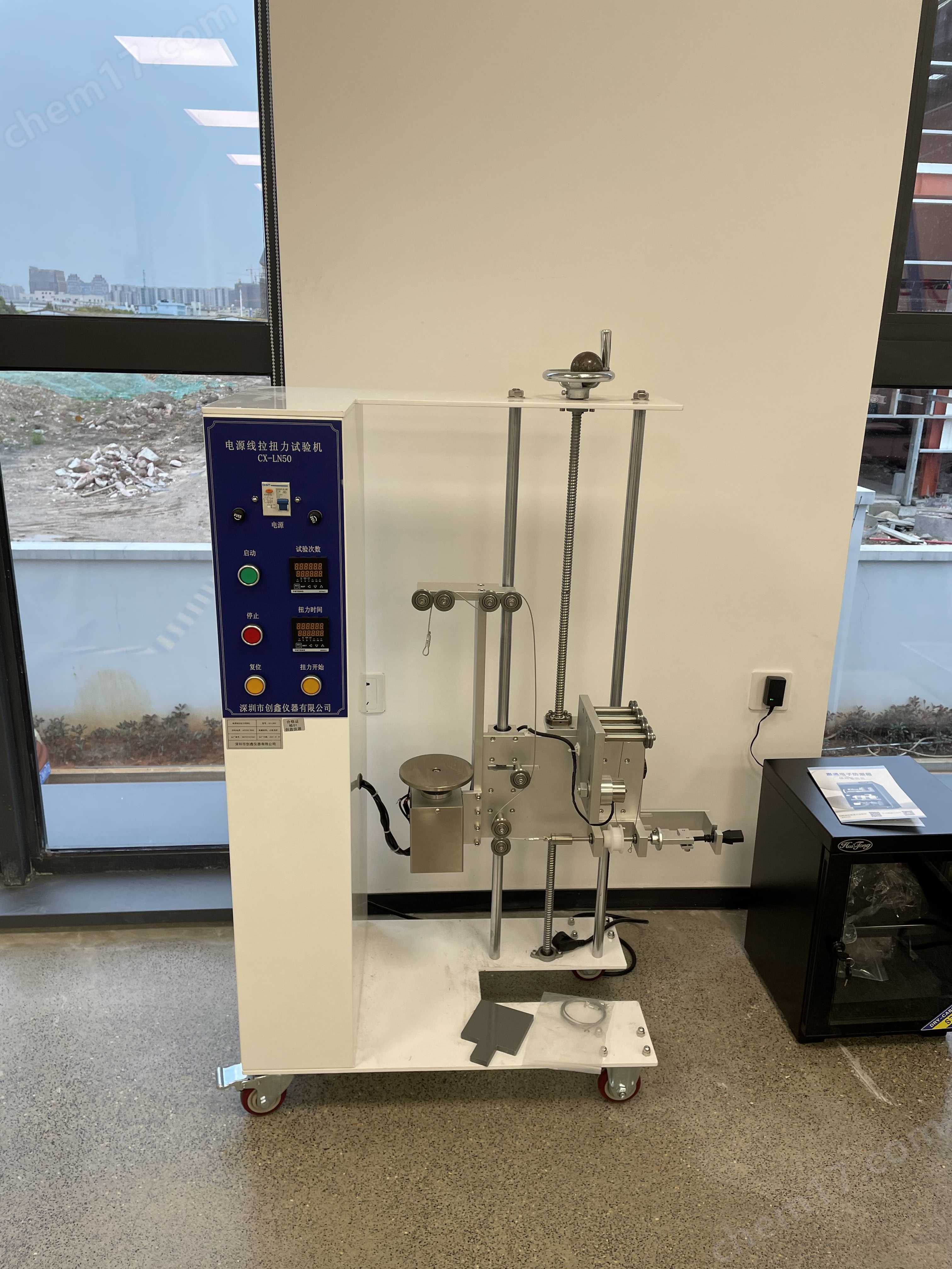 电源线拉扭力试验机.jpg GB4706.1电源线拉扭力试验机